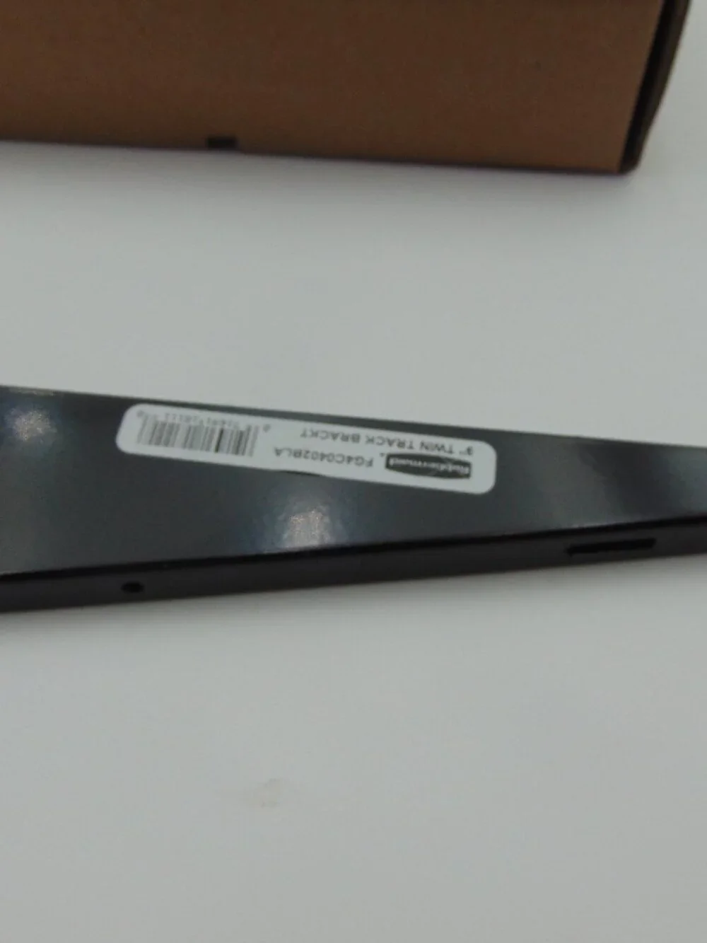 Rubbermaid 9” Twin Track Black Shelf Brackets FG4C0402BLA 16 Pack